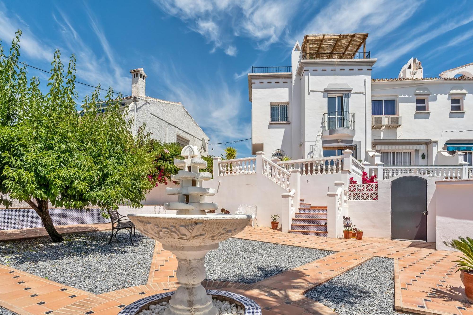 Vakantiehuis Chic Retreat With A Spacious Garden, Near Burriana Nerja