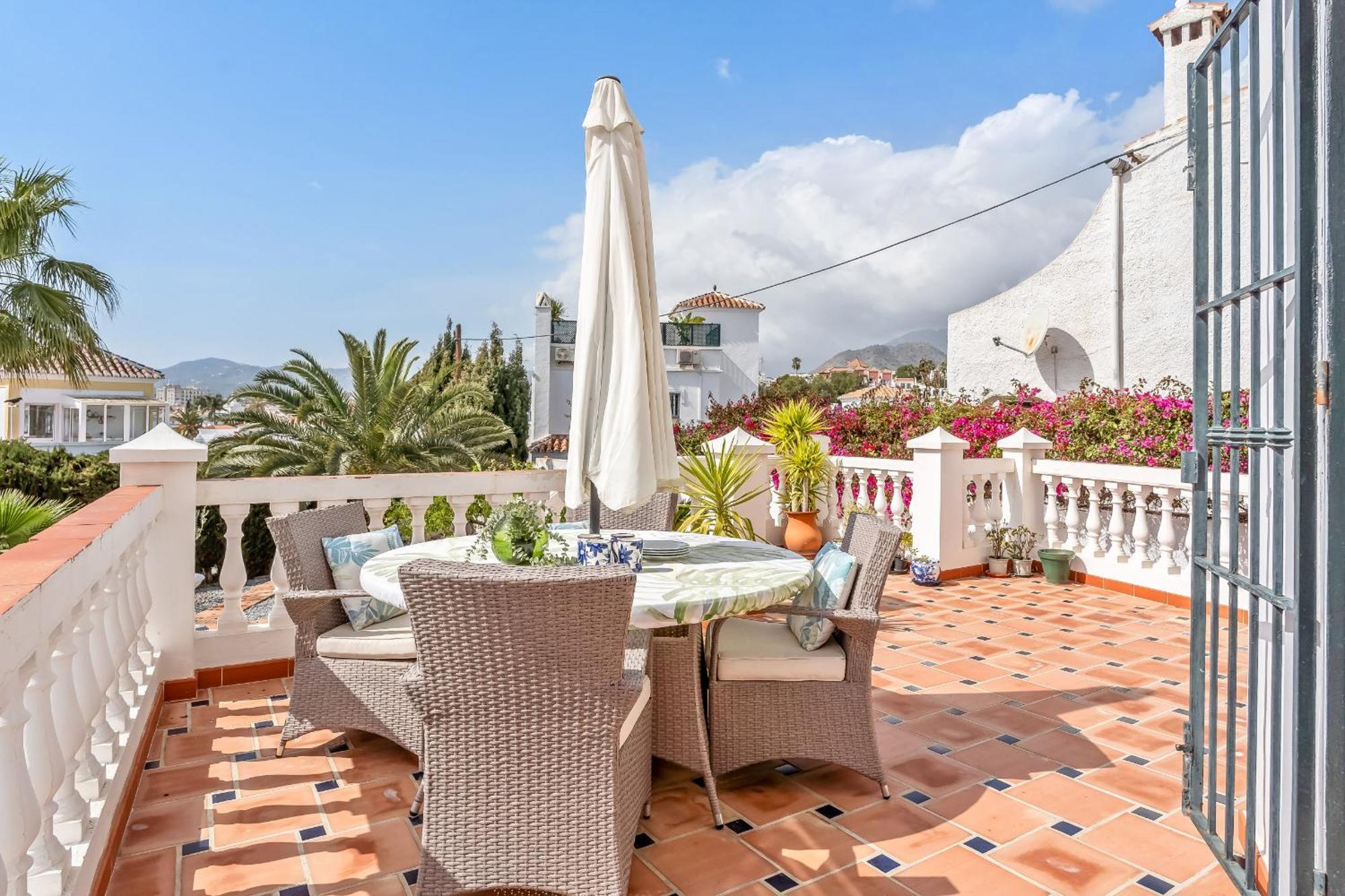 Chic Retreat With A Spacious Garden, Near Burriana Vakantiehuis