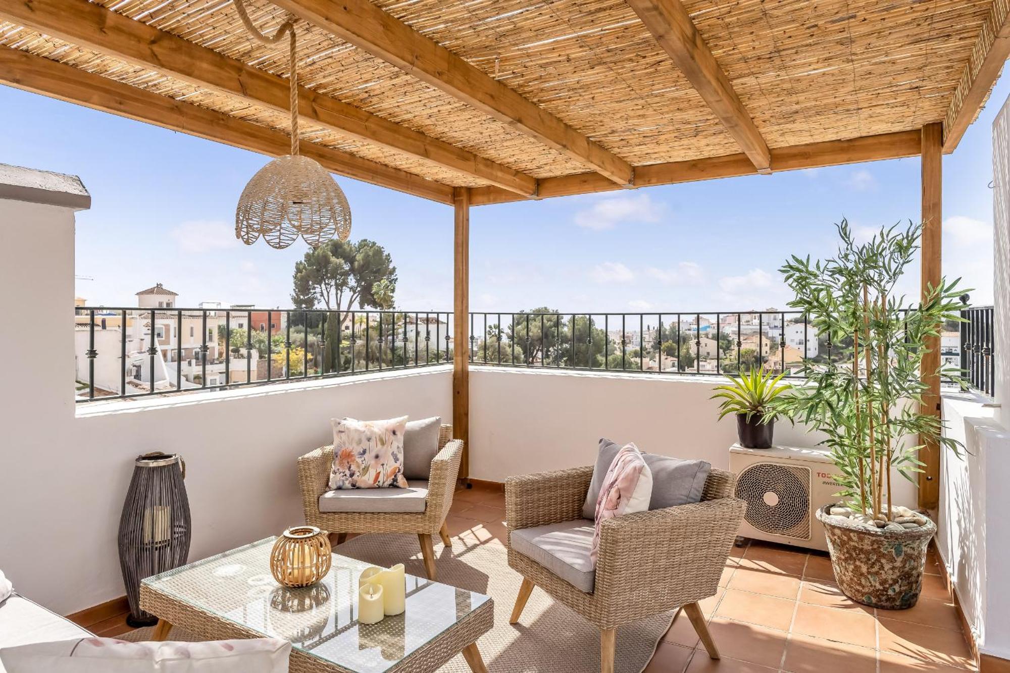 Chic Retreat With A Spacious Garden, Near Burriana Vakantiehuis